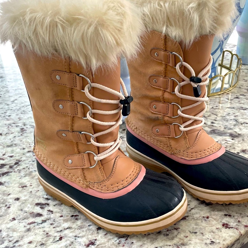 Like new Sorel boots